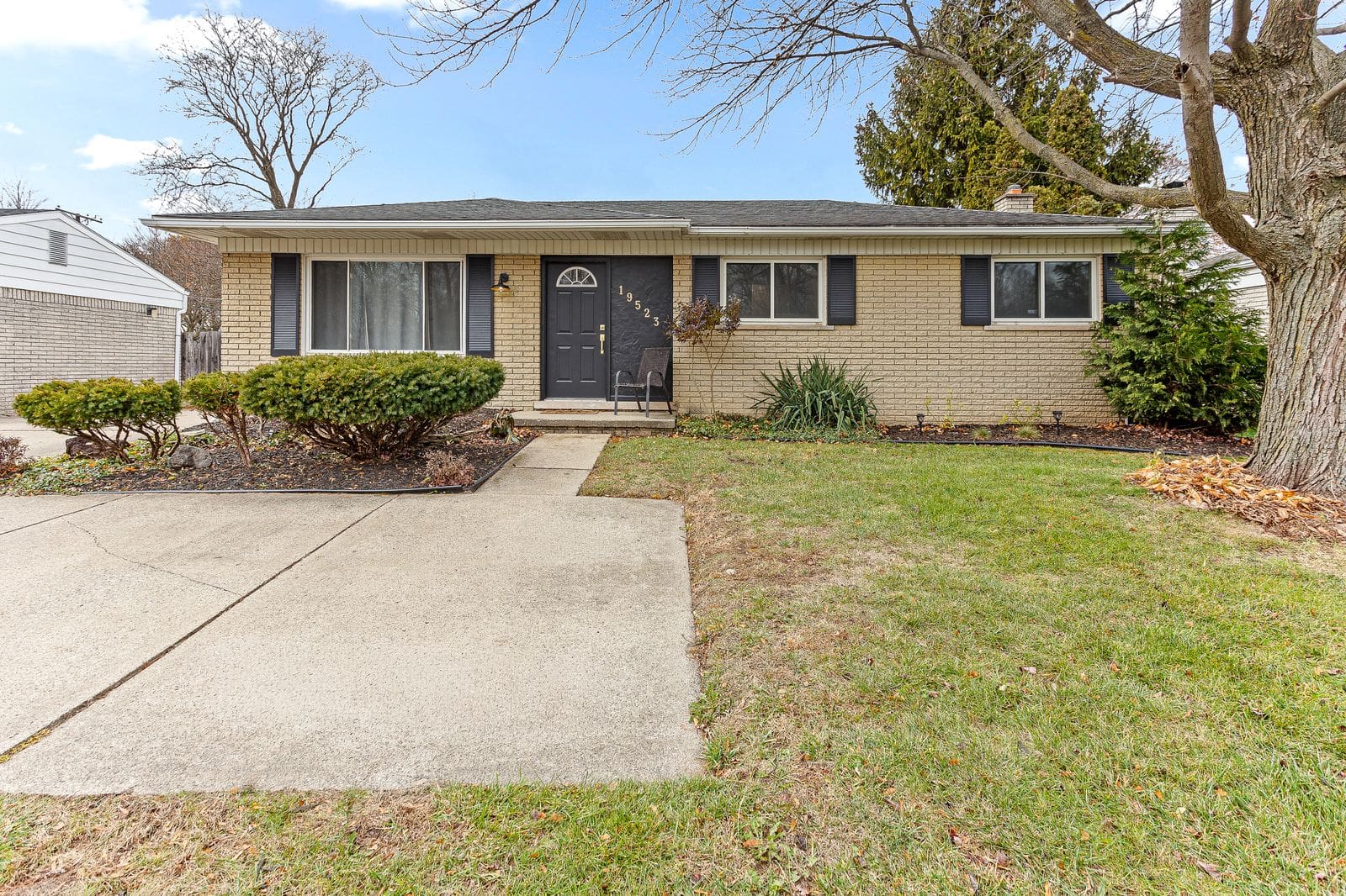 19523 Merriman Rd Main Pic